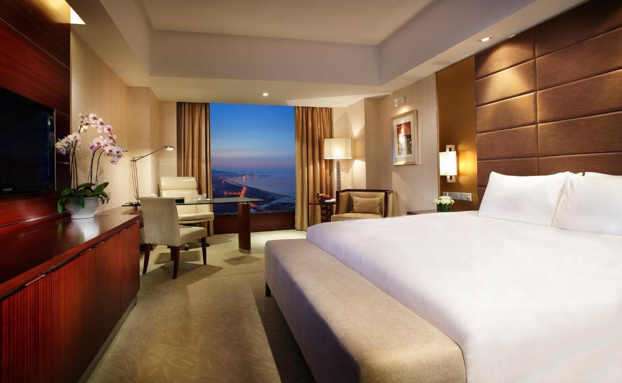 Crowne Plaza Yantai Sea View, An Ihg Hotel Buitenkant foto